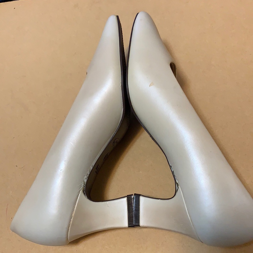 I ❤️Comfort leather WHITE PUMPS HEELS SZ 7.5 BRAZIL VINTAGE RETRO I LOVE COMFORT